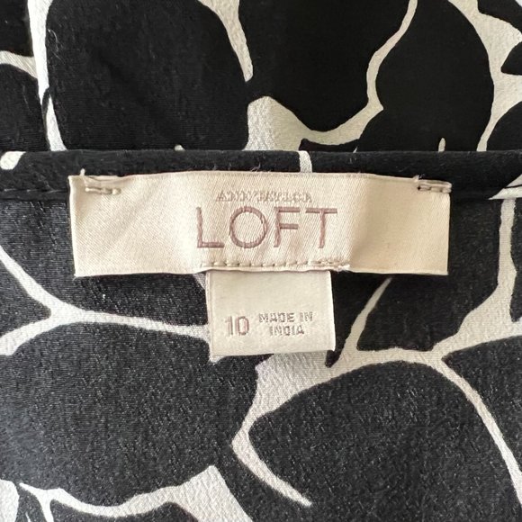 LOFT One-Piece Black & White (Cream) Leaf Pattern Jumpsuit Romper Size 10 - Picture 5 of 14